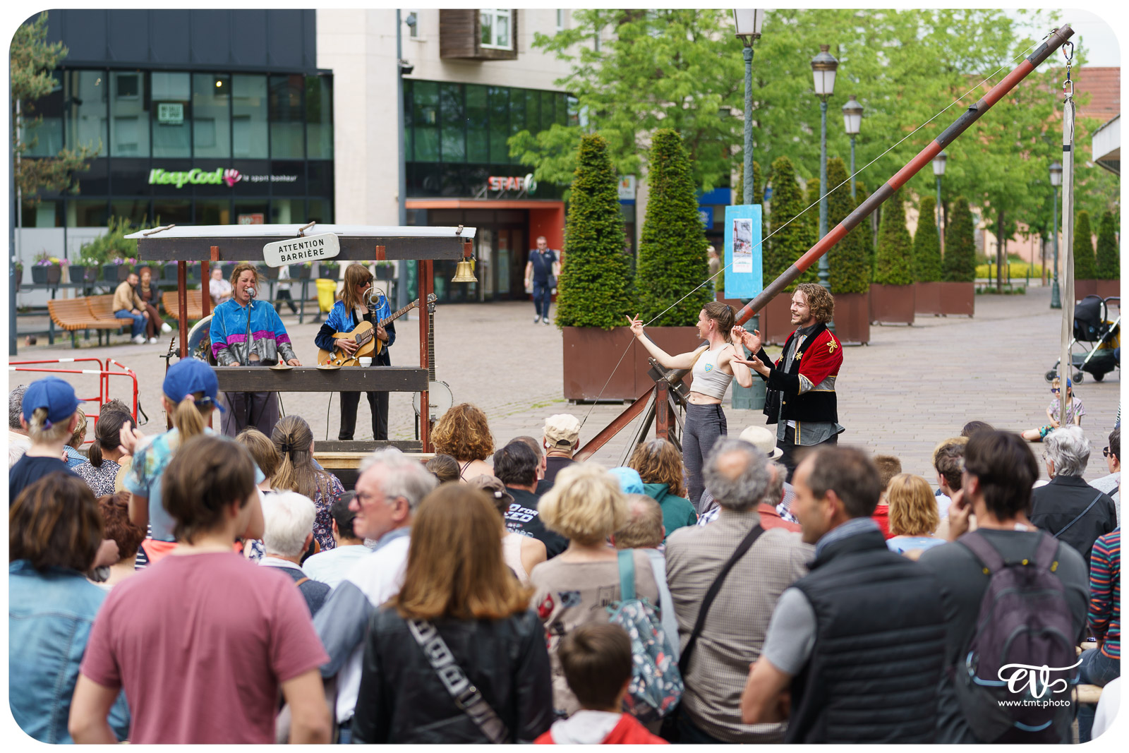 SUR MESURE (CIE BARRIÈRE)